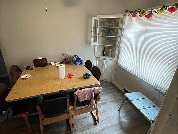 5th image of 2421 Elsmere Ave