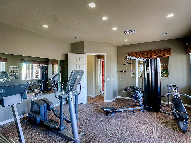 San Lucas Apartments — Photo 6