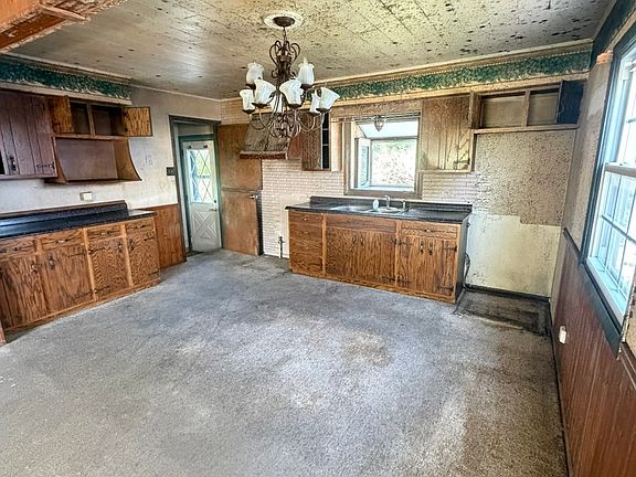 5th image of 3012 Phillips Ave