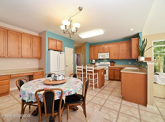 3rd image of 486 Oakhurst Ln