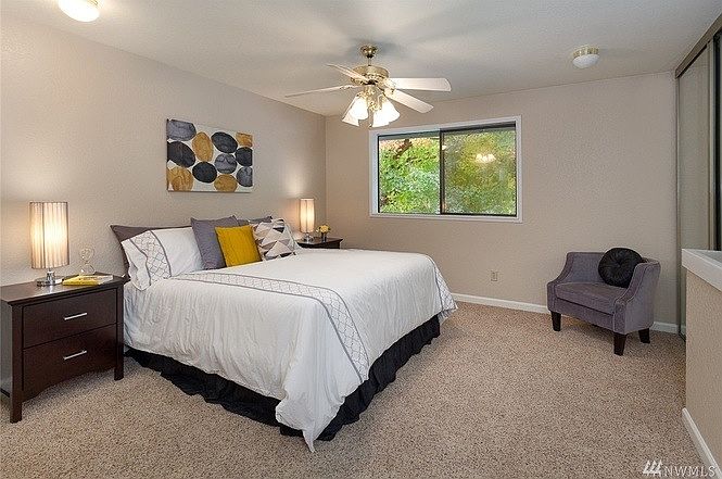 master bedroom, no ceiling fan as shown in the picture