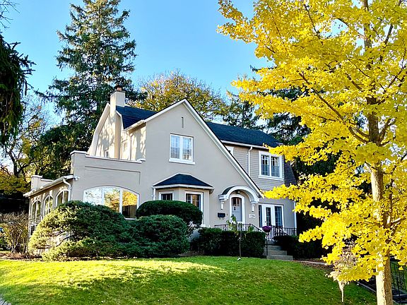 3rd image of 119 Base Line Rd E