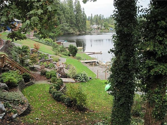 3rd image of 5424 Peninsula Dr SE