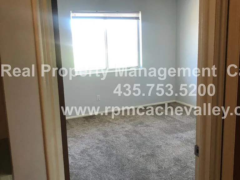 360 N 400 W — Photo 22