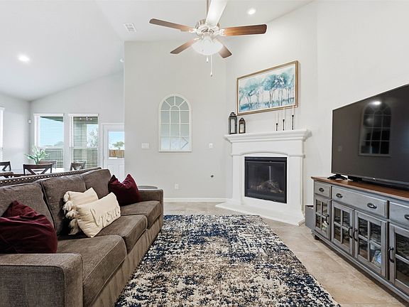 5th image of 512 Dunster Ln