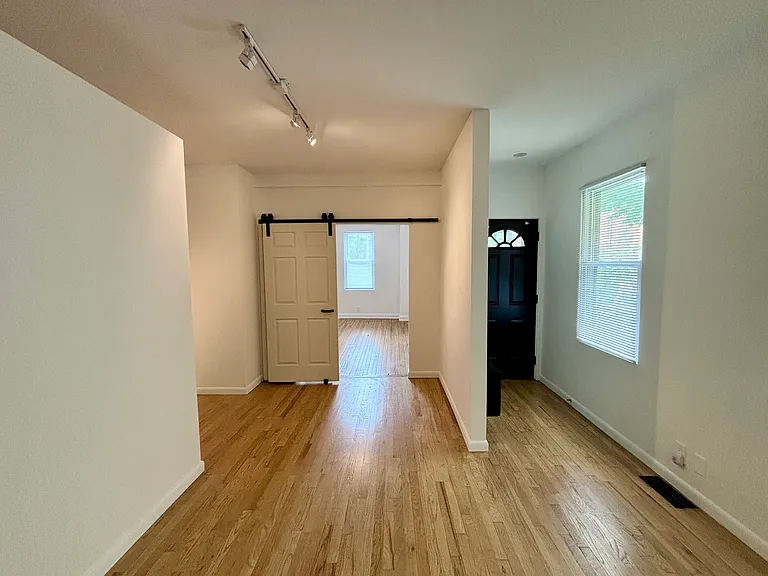 2308 W 11th St — Photo 5