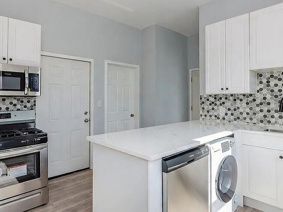 1st image of 815 N Fairfield Ave APT 2F