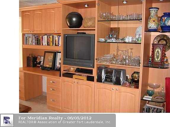 4th image of 1506 Whitehall Dr APT 201