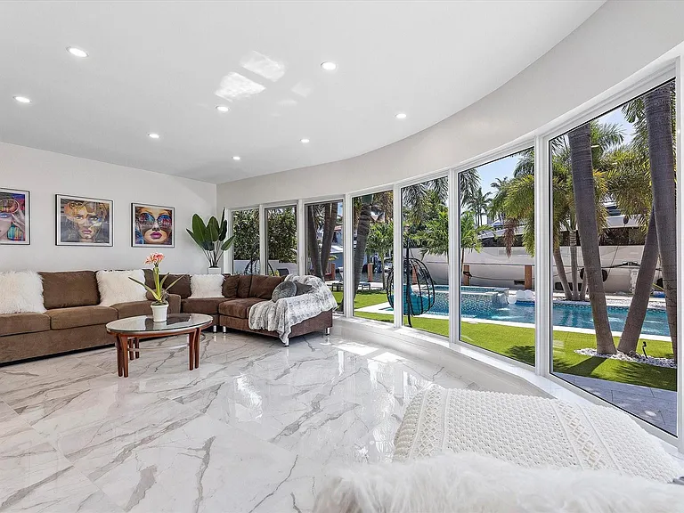 207 Royal Palm Dr — Photo 32