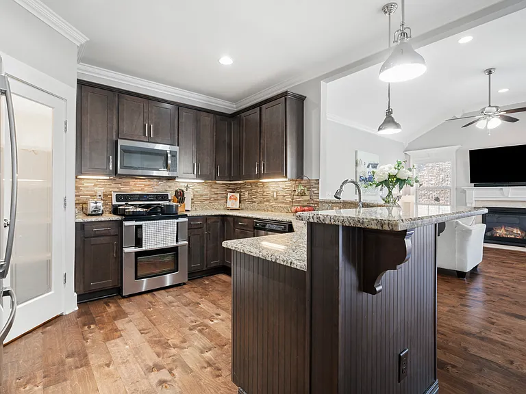 Fully stocked kitchen for your convenience.