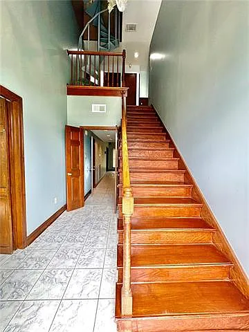 1528 Cherokee Ave — Photo 3