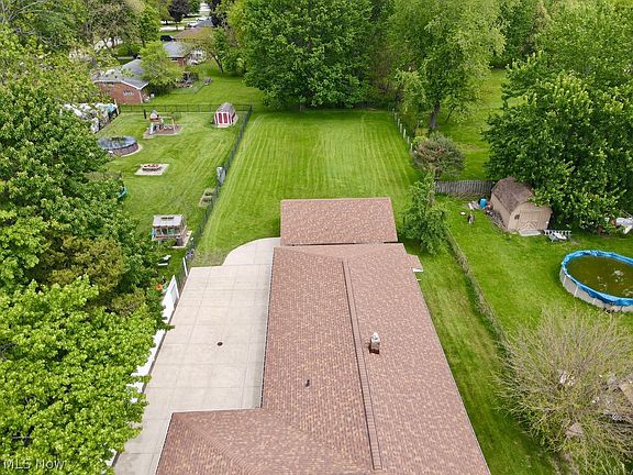 3rd image of 17900 Holland Rd