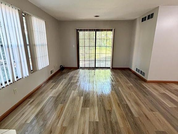 5th image of 4046 Saint Andrews Ct APT 1