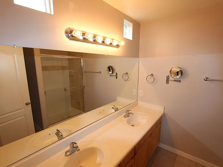 1897 W Camelot Dr — Photo 18