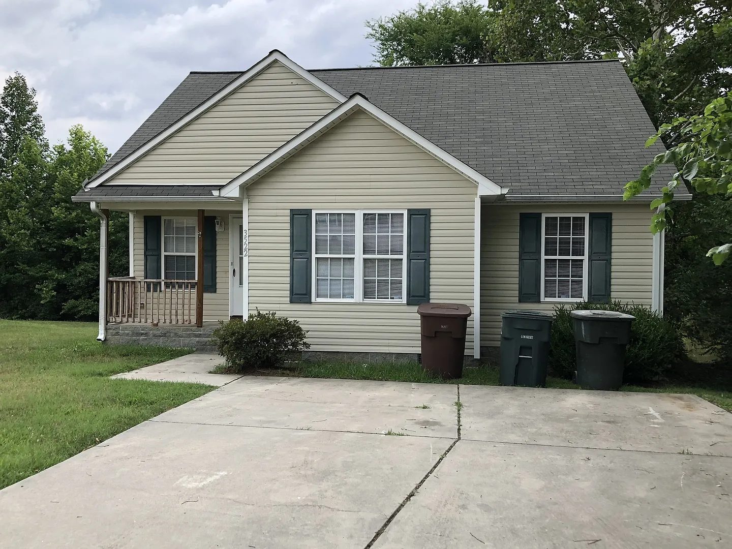 Wonderful Lakefront 4 Bedroom, 2 Bath in St. Clos subdivision off Creekridge Road — Photo 1