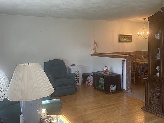 4th image of 109 Pacella Park Dr