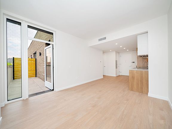 2nd image of 3870 Sedgwick Ave #6B