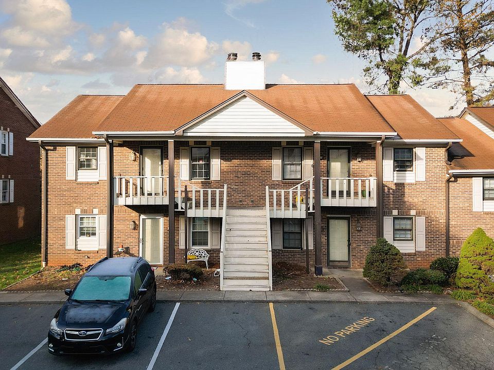 1st image of 214 Olde Vineyard Ct