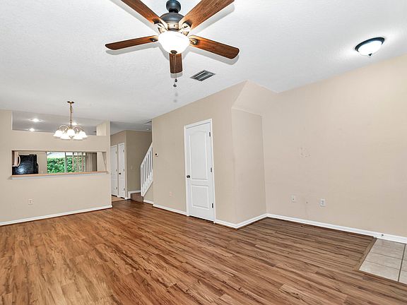 5th image of 503 Steeplechase Ln