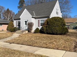 926 Eisenhower Ave, Janesville, WI 53545