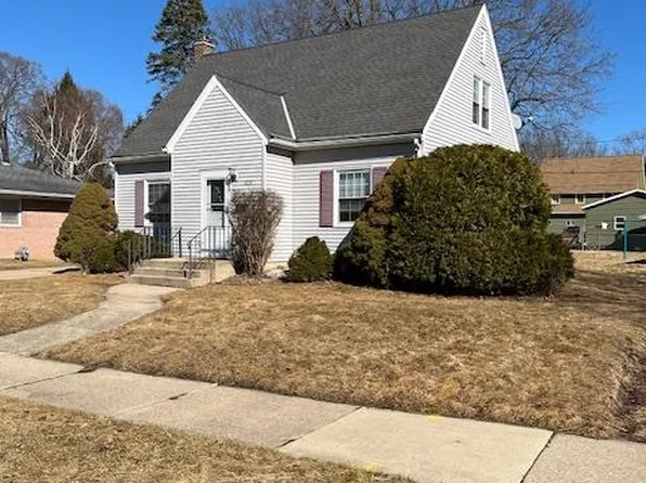 926 Eisenhower Ave, Janesville, WI 53545