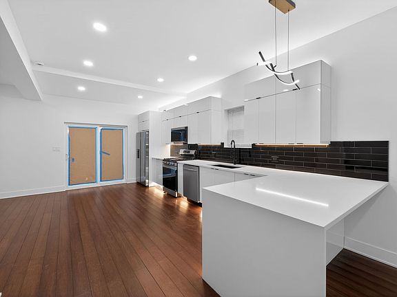 5th image of 148 W 59th St