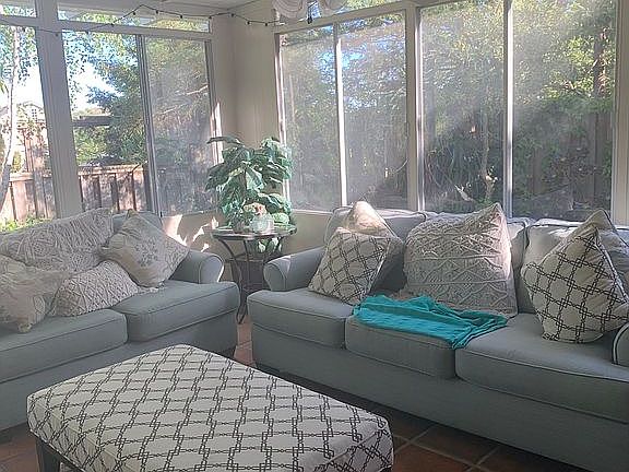 5th image of 542 Solano Dr