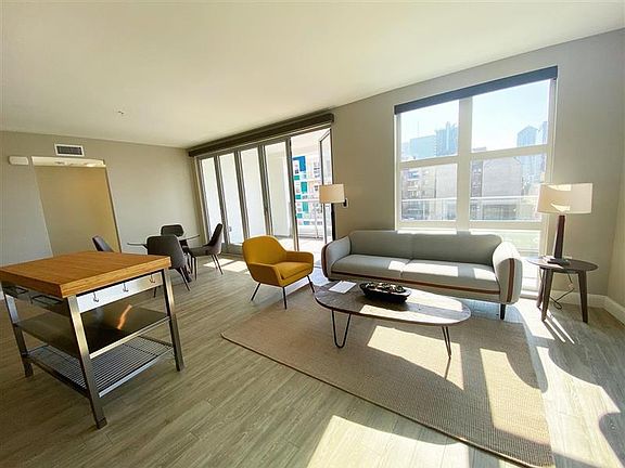 2nd image of 1830 Columbia St #404