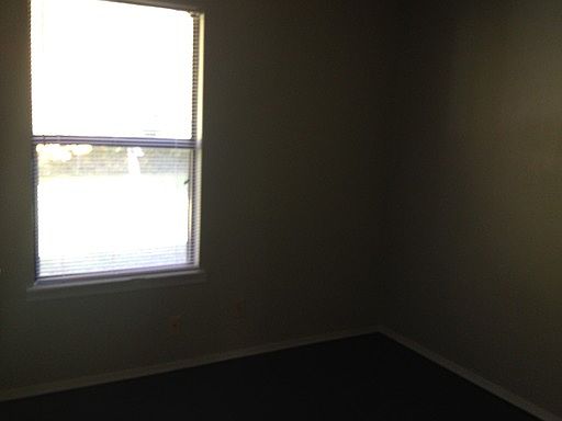 5th image of 1316 E Farmers Dr