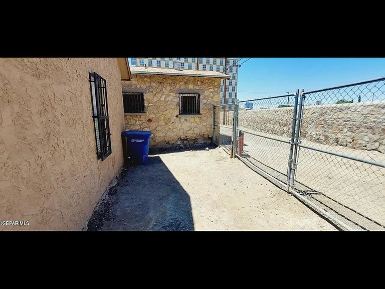 1305 E San Antonio Ave #B — Photo 6