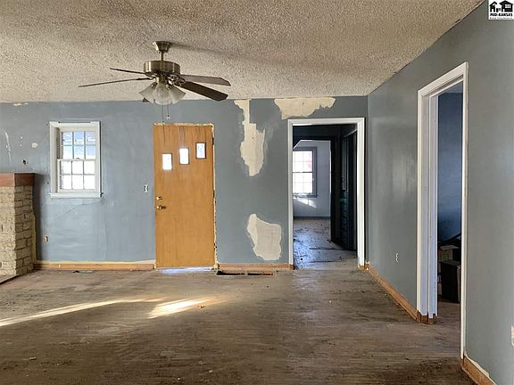 4th image of 414 Cloverdale Dr