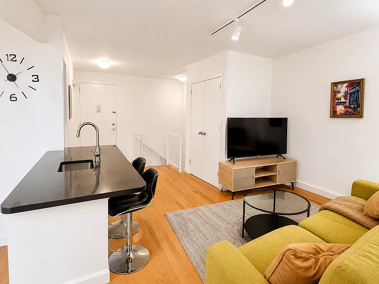 190 E 7th St #115 — Photo 3