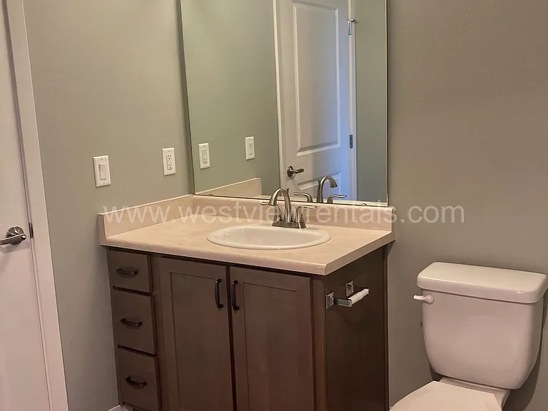 203 E Laurel St — Photo 332