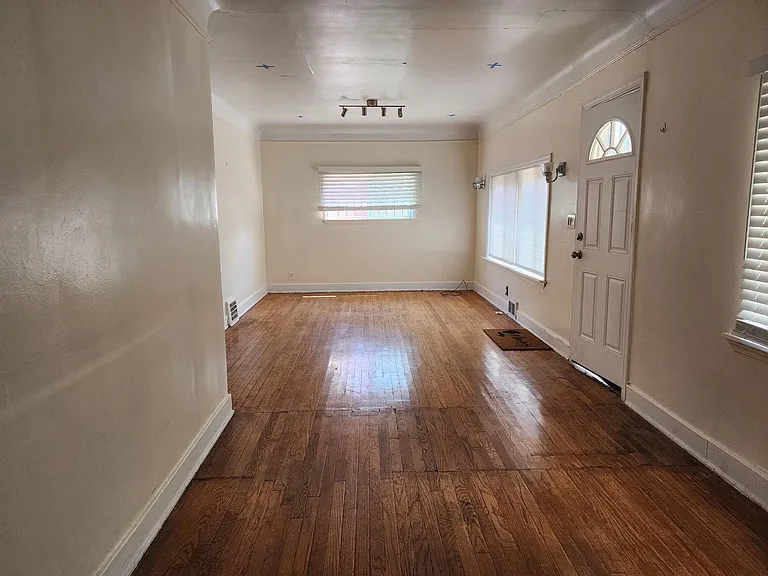 2832 Begole St — Photo 6