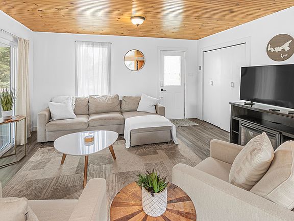 3rd image of 51 Macaskill Cres