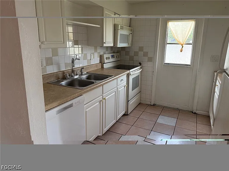 1131 S Loop Blvd — Photo 3