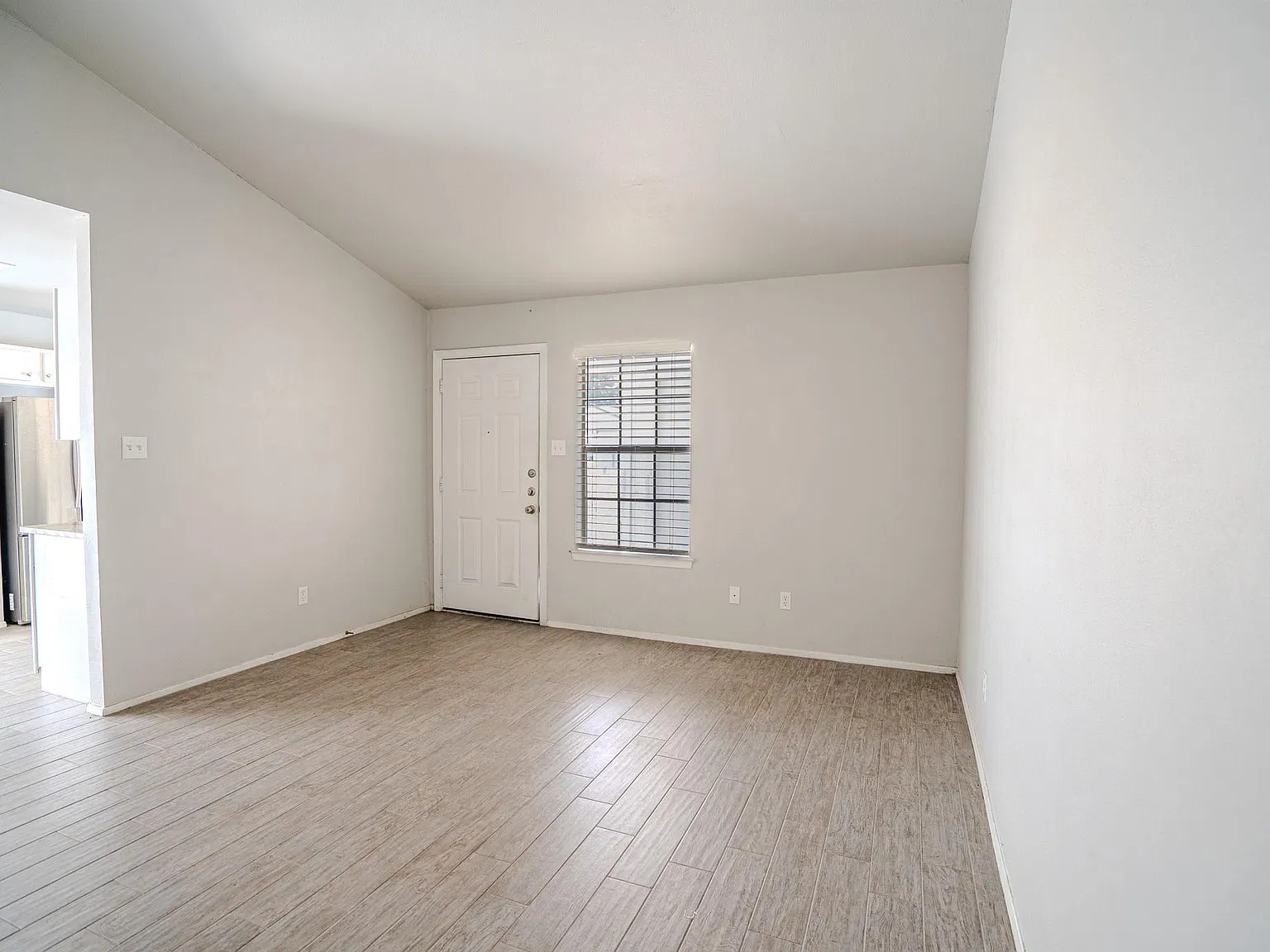 2 bed, 1.0 bath, 800 sqft, $1,450 — Photo 3