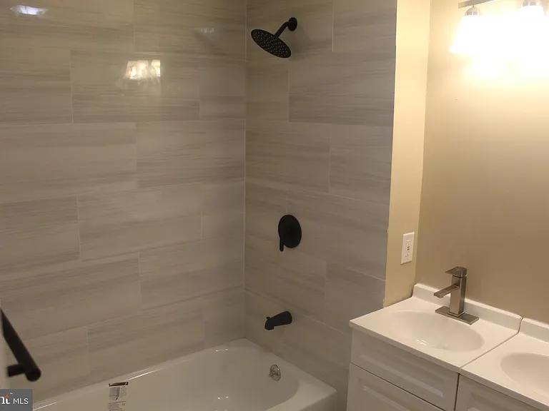 446 Goethe St — Photo 23