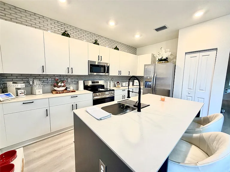 2661 SE 24th Ct — Photo 20