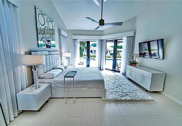50 Bay Colony Dr — Photo 12