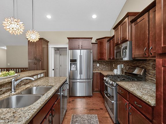 5th image of 605 SE 14th St