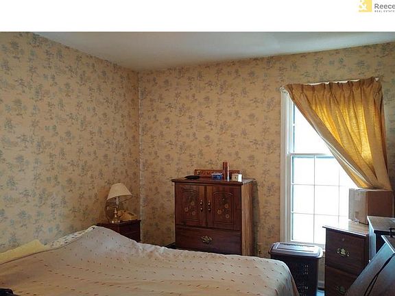 5th image of 9716 Russell St