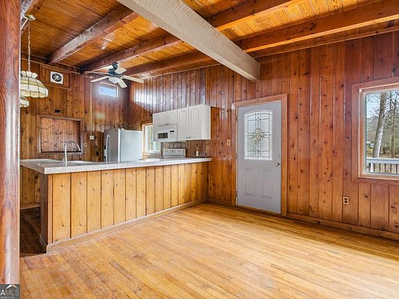 2nd image of 504 N Little Victoria Rd