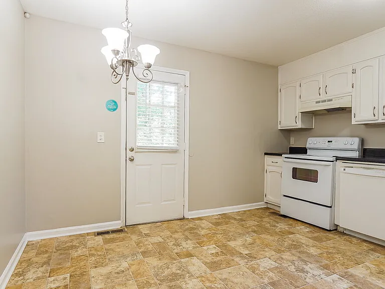 20 Moonglow Dr — Photo 7