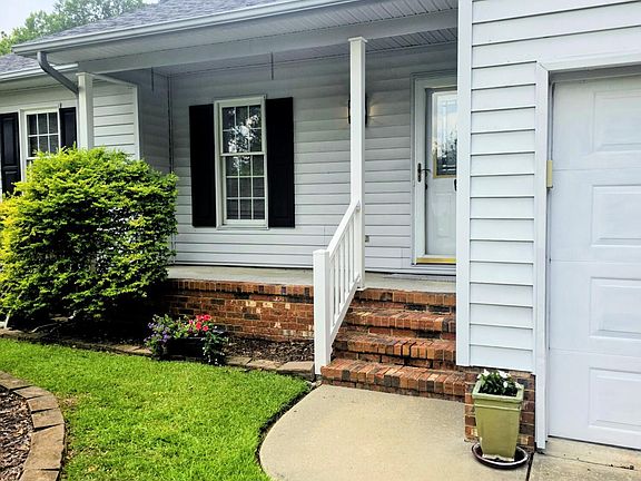 3rd image of 207 Lakemere Drive