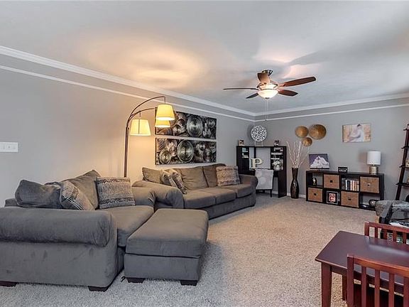 3rd image of 1035 Sweet Brier Dr
