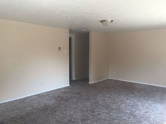 3rd image of 595 Grand Valley Dr
