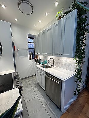 2nd image of 1720 2nd Ave APT 5D