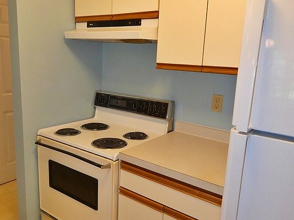 5th image of 19 Crownview Ter