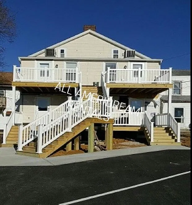 211 1/2 Centennial Ave #2